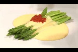 Green asparagus with hollandaise sauce and red caviar